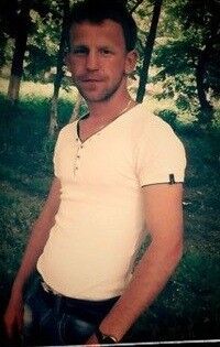  -,   Viktor, 33 ,   