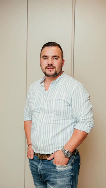  Saint-Denis,   Sandu, 32 ,   ,   