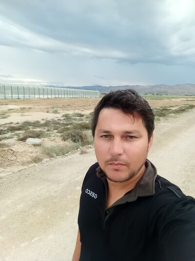  ,   Seymur, 33 ,   ,   