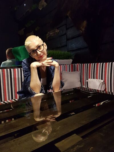  ,   Viki, 38 ,  