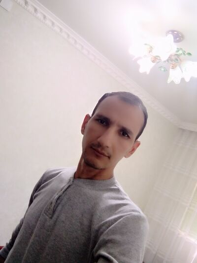  ,   Dowrik, 39 ,  