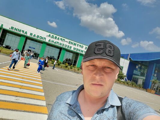  ,   Anton, 40 ,   ,   