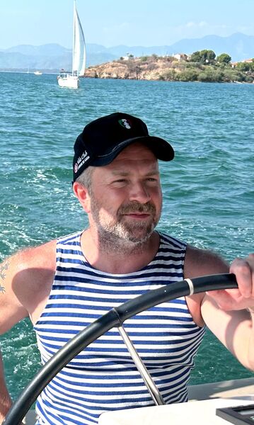  ,   Serge, 45 ,   ,   