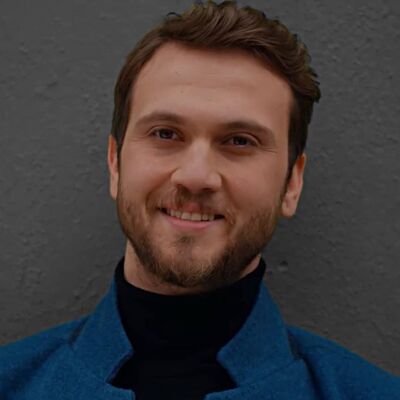  ,   Romeo, 32 ,   ,   