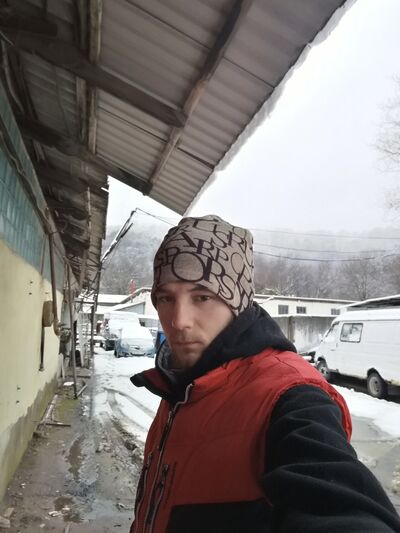  ,   Nero, 32 ,   