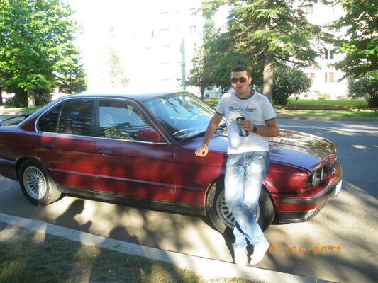  ,   Zviadi, 40 ,  
