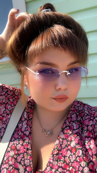  ,   Kristina, 22 ,   c , 
