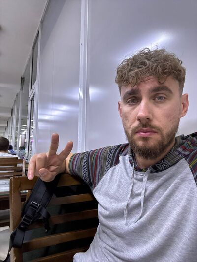  ,   Artur, 31 ,   ,   , c 