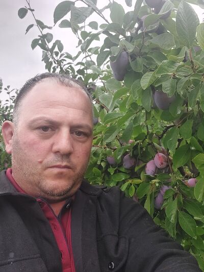  ,   Gagik, 41 ,   ,   