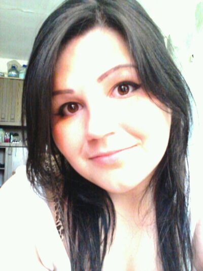  ,   Ponika, 32 ,  