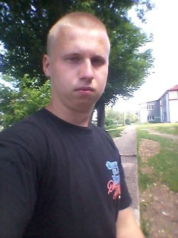  7138809  Artur, 30 ,    