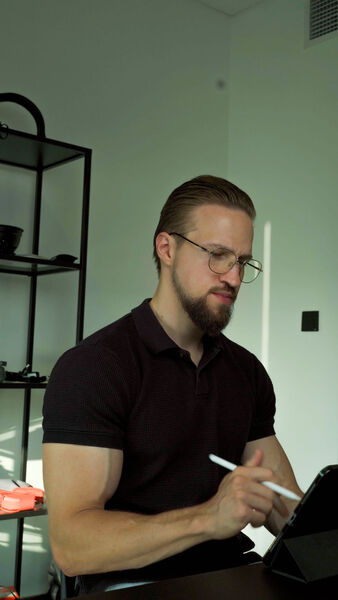  ,   Maxim, 32 ,   ,   