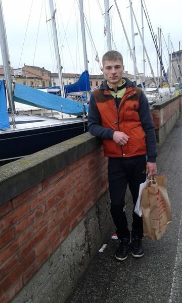  ,   Alex, 32 ,  
