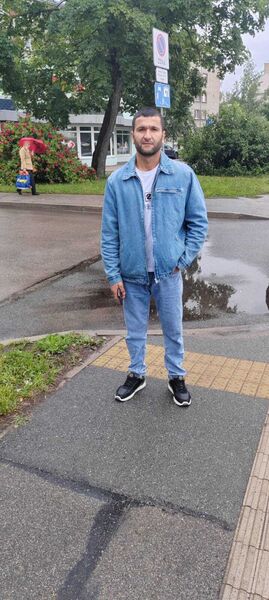  ,   Ali, 34 ,   ,   