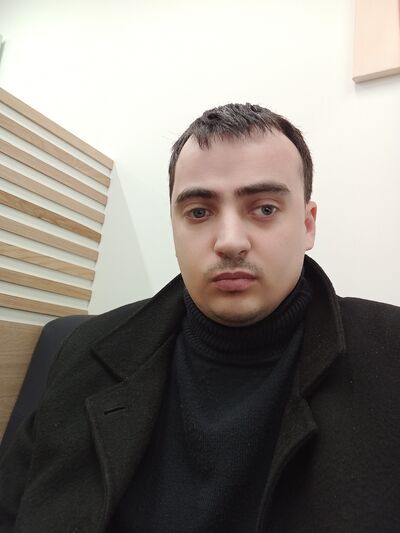  ,   Anatolii, 33 ,   c 
