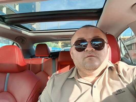  ,   Artur, 37 ,   ,   