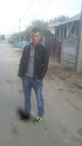  ,   Nicolai, 33 ,   