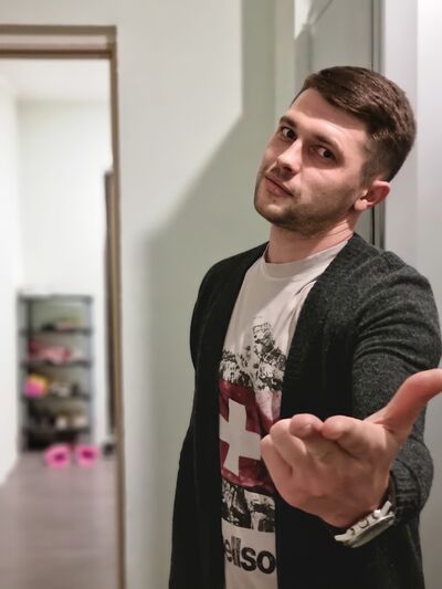  ,   Maxim, 34 ,   ,   , c , 