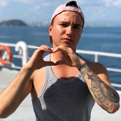  ,   Alex, 23 ,   