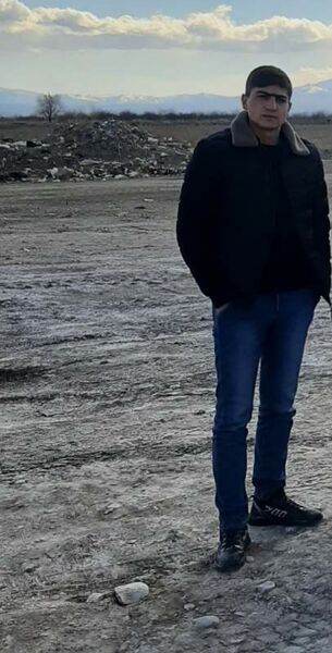  ,   Artur, 24 ,  