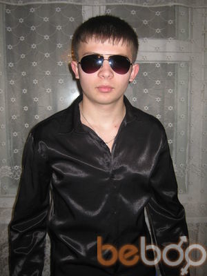  ,   Nik, 32 ,   