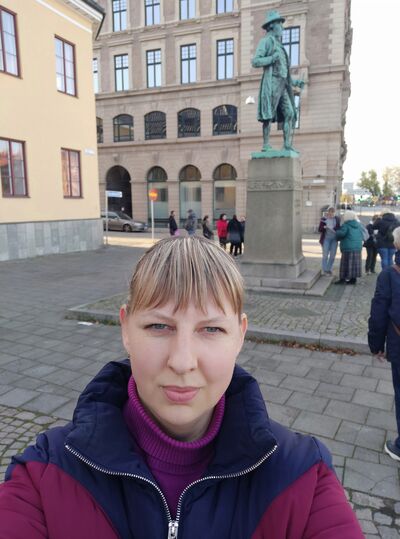  Angelholm,   Lili, 37 ,   ,   