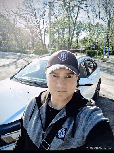  ,   Ruslan, 42 ,   ,   , c , 