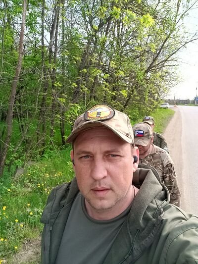  ,   Max, 42 ,   ,   