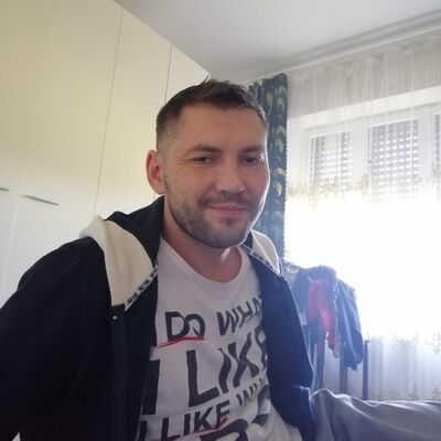  ,   Andrea, 41 ,   ,   , c 