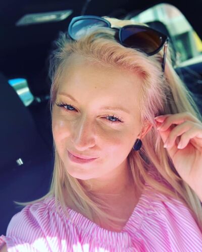  ,   Isabelle, 38 ,   ,   