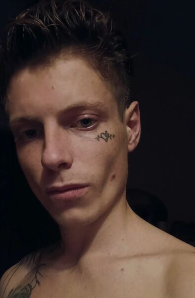  ,   Mihail, 25 ,     