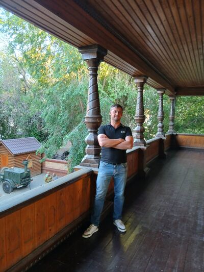  ,   Viktor, 41 ,   ,   