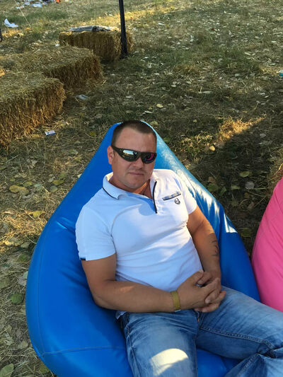  ,   Rudik, 44 ,  