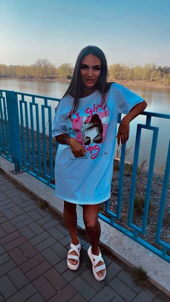  ,   Anya, 29 ,   c 