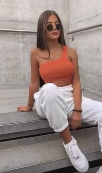  ,   Kate, 23 ,   ,   