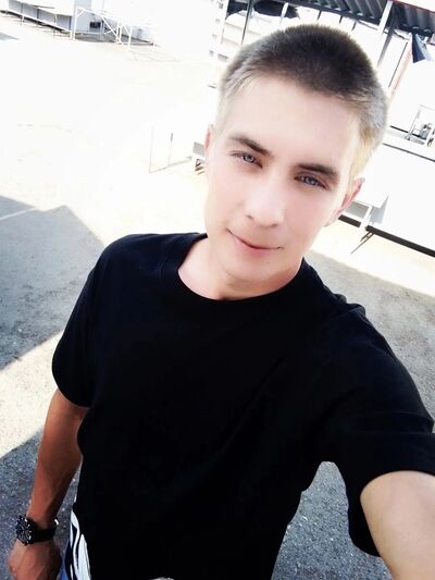  ,   Maxim, 32 ,   ,   , c , 