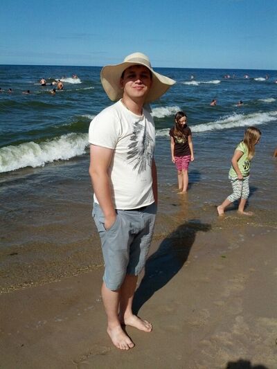  ,   Wiktor, 37 ,   , 