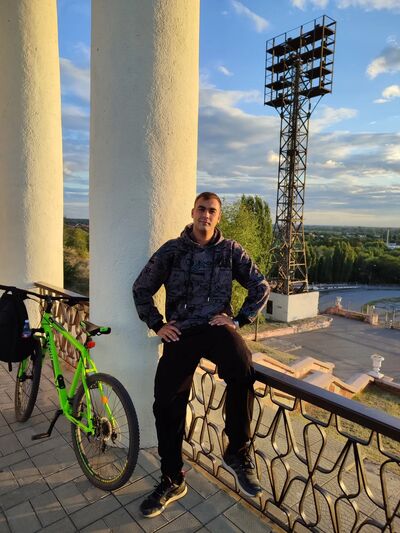  ,   Viktor, 31 ,   ,   