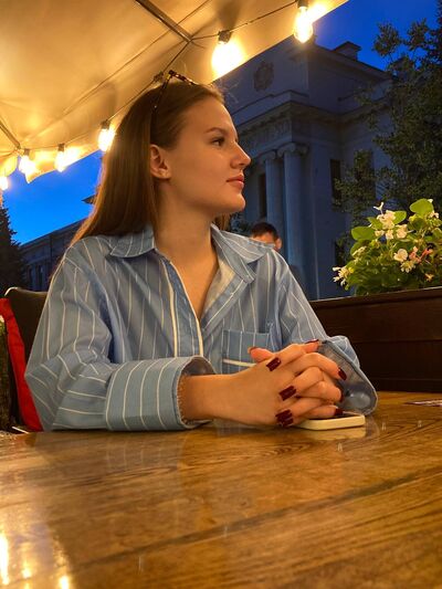  ,   Olga, 19 ,  