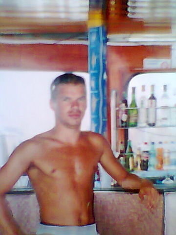  ,   Vadim, 42 ,   