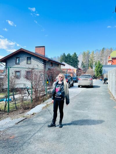  ,   Julia, 32 ,   ,   