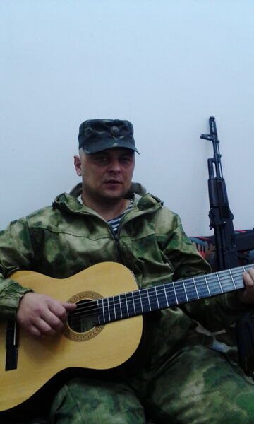 ,   Viktor, 47 ,  