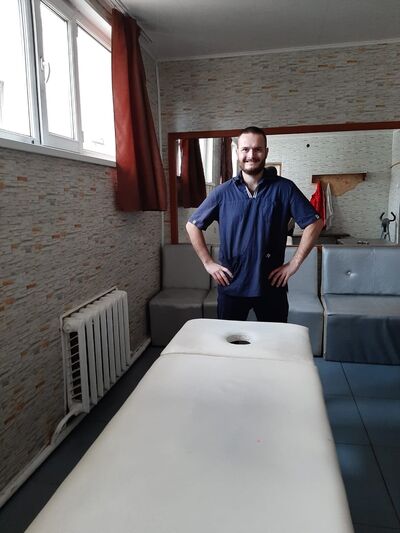  ,   Maxim, 37 ,   c 