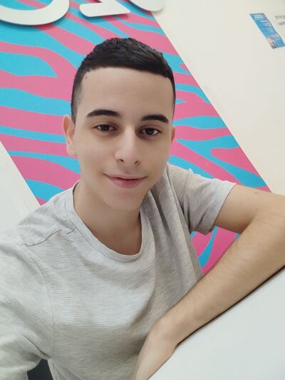  ,   Artur, 19 ,   ,   