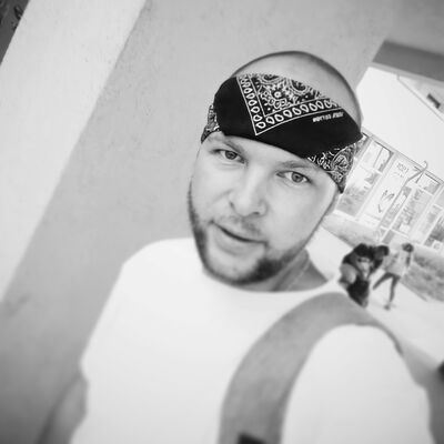  ,   Johnny, 31 ,   ,   