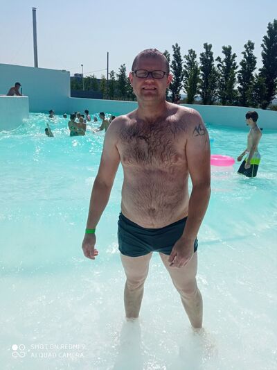  ,   Victor, 42 ,     , c , 