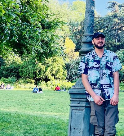  Stains,   Khoja, 24 ,   ,   