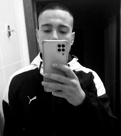  ,   Artur, 24 ,  