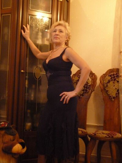  ,   Nina, 64 ,   c , 