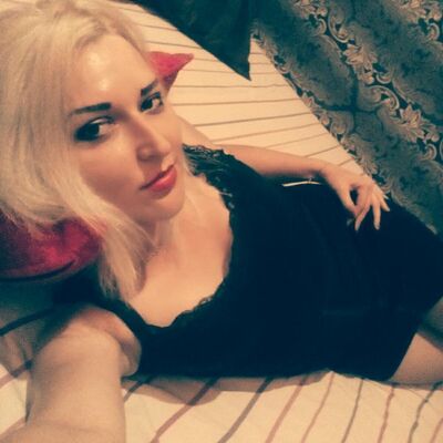  ,   Anastasia, 32 ,  